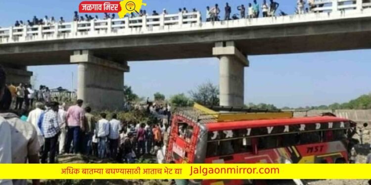 ब्रेकिंग : ५० फूट उंच पुलावरून प्रवाशांनी भरलेली बस पडली ; 15 जणांचा मृत्यू !