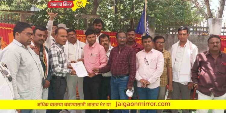 वृत्तपत्रे व पत्रकारांच्या न्याय मागण्यांसाठी ‘व्हाईस ऑफ मिडिया ‘चे धरणे आंदोलन