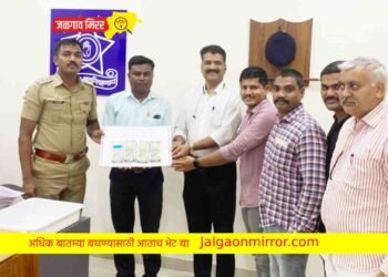डॉक्टराकडून पैसे उकळणाऱ्या दोघांना पोलिसांनी ठोकल्या बेड्या !