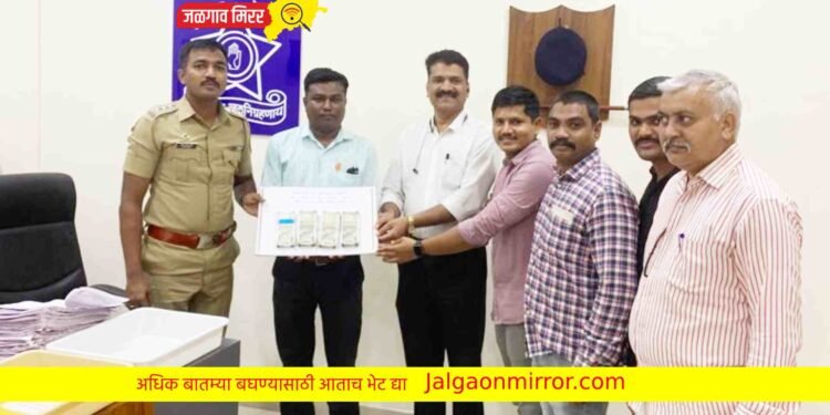 डॉक्टराकडून पैसे उकळणाऱ्या दोघांना पोलिसांनी ठोकल्या बेड्या !
