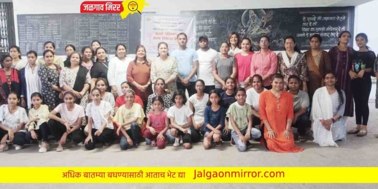 जळगावात मुलीनी घेतले स्व रक्षणाचे धडे !