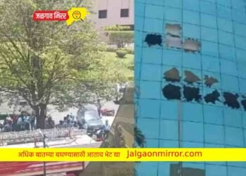 पुण्यात इमारतीला भीषण आग ; ३० लोक अडकले !