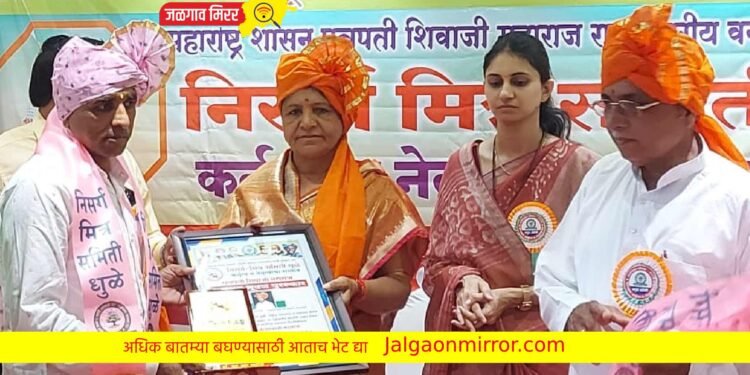 छत्रपती शिवाजी महाराज महाराष्ट्र भूषण पुरस्काराने  दिपक वाल्हे सन्मानित