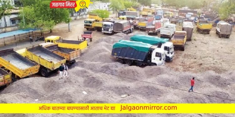 जळगावात प्रशासन ॲक्शन मोडवर : वाळूमाफियांचे डंपर व ट्रॅक्टर जप्त !