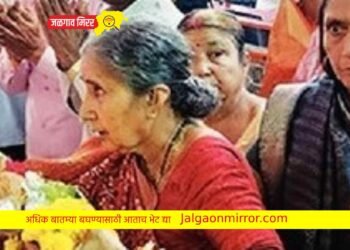 पंतप्रधान मोदींच्या पत्नी जळगावातील ओंकारेश्वर मंदिरात तल्लीन !