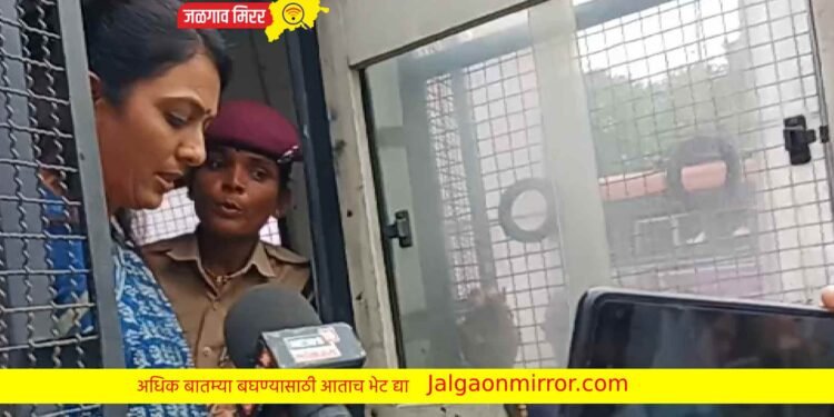 मोठी बातमी : जळगावात राष्ट्रवादीच्या नेत्या रोहिणी खडसे पोलिसांच्या ताब्यात !