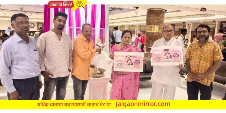‘वेगळं असं काहीतरी’ नाटकाच्या प्रवेशिकेचे उत्साहात झाले अनावरण ! 
