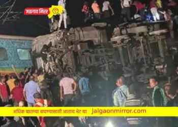 रेल्वे अपघाताने देश हादरला : रुळावरून घसरले चक्क १८ डबे !