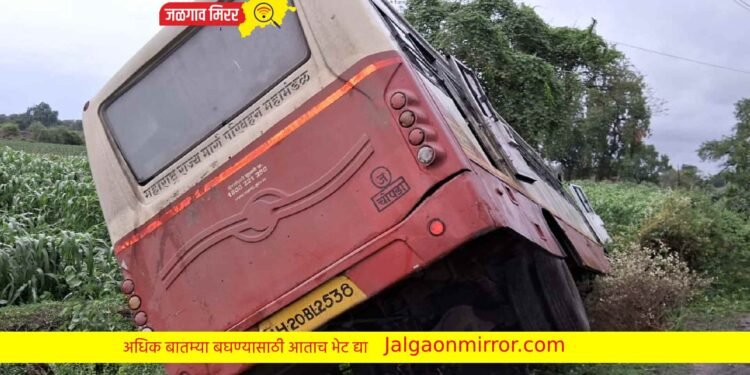 ममुराबाद जवळ बस उतरली रस्त्याच्या कडेला ; प्रवाशी सुखरूप !