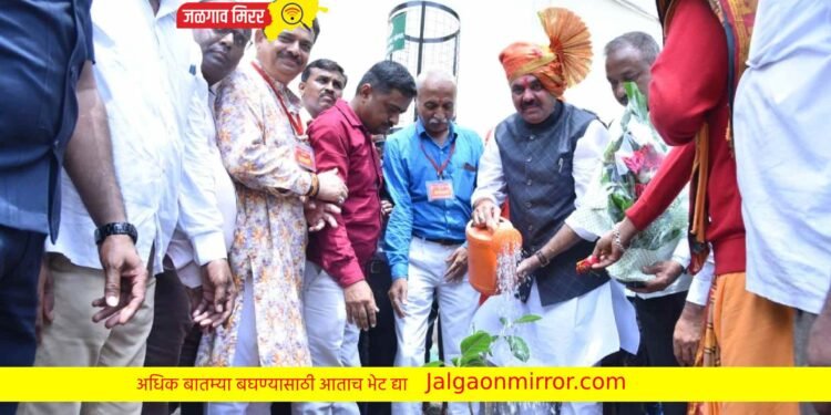 अमळनेरच्या बसस्थानकाच्या कायापालटास प्रारंभ