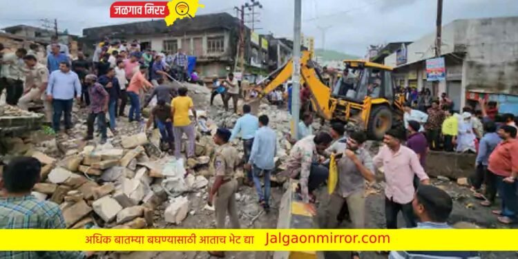 ४ मजली इमारत कोसळली ; एसडीआरएफच्या पथकाचे बचावकार्य सुरू