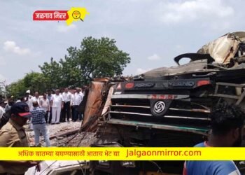 धुळ्याजवळील महामार्गावर भीषण अपघातात १३ जण ठार !