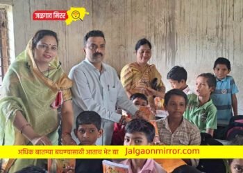 माजी उपमहापौर सोनवणे गरजू विद्यार्थीना देताहेत मदतीचा हात !