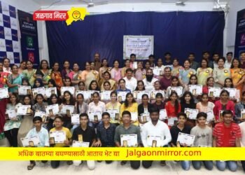 नारीशक्तीने केला गुणवंत विद्यार्थ्यांच्या सत्कार !