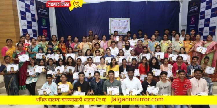 नारीशक्तीने केला गुणवंत विद्यार्थ्यांच्या सत्कार !