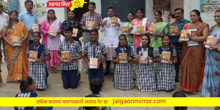 भाजपने केले दुसऱ्या टप्प्यात वही वाटप !