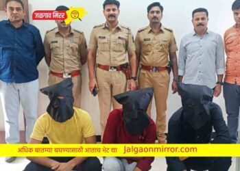अल्पवयीन मुलीला पळवून नेणाऱ्याना पोलिसांनी ठोकल्या बेडया !