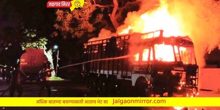 संतप्त जमावाने मध्यरात्री पाळधीत पेटविला ट्रक !