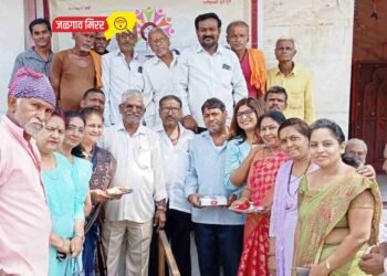जळगावात कष्टकरी हमाल बांधवांसोबत रक्षाबंधन साजरे