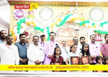गितगायन स्पर्धेतील विजेत्या विद्यार्थ्यांना बक्षीस वाटप
