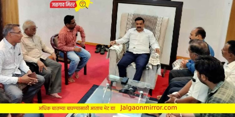 जळगावच्या समस्येबाबत जनतेने वाचला नगरसेवक डॉ.सोनवणेकडे पाढा !