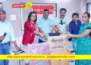 ऑस्ट्रेलियन सरसावले मदतीसाठी ;  गरजू महिलांना शिलाई मशीन वाटप