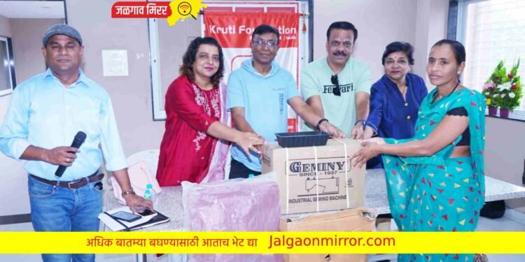 ऑस्ट्रेलियन सरसावले मदतीसाठी ; गरजू महिलांना शिलाई मशीन वाटप