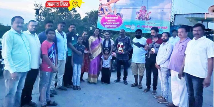 गणेश मुर्ती विसर्जित करण्यासाठी ॲड.रोहिणी खडसे यांनी ऊपलब्ध करून दिली क्रेनची सुविधा !
