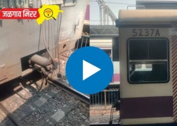 विचित्र अपघात : धावत्या लोकल दोन भागात विभागली !