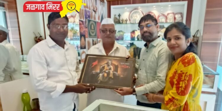 रसवंती चालकाचा प्रामाणिकपणा : छत्रपती शिवरायांची प्रतिमा देऊन सत्कार !