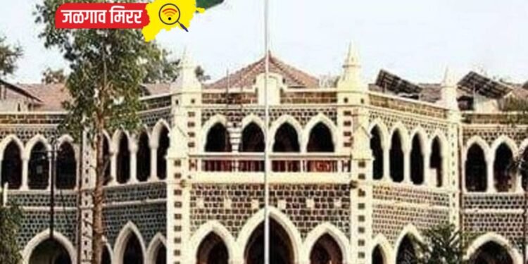 जिल्हाधिकारी कार्यालयात सहाय्यक तलाठी यांना धक्का मारत ट्रॅक्टर पळविले !