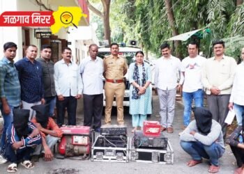 जळगावातील बंद घर फोडणाऱ्या चौघाना पोलिसांनी ठोकल्या बेड्या !