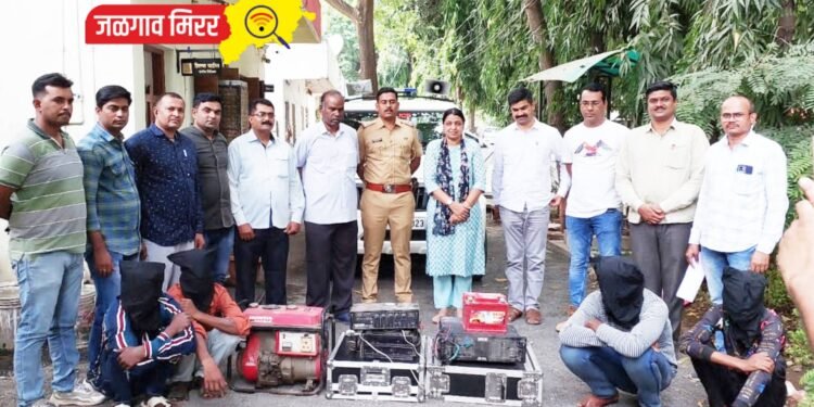 जळगावातील बंद घर फोडणाऱ्या चौघाना पोलिसांनी ठोकल्या बेड्या !