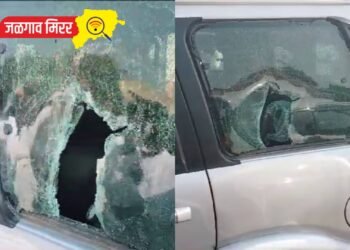 ठाकरे गटाच्या माजी मंत्र्यांची चारचाकी फोडली !