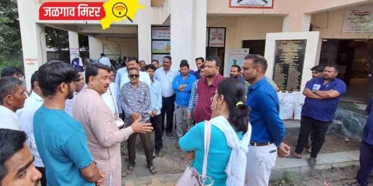 खा.उन्मेष पाटील धडकले नगरपालिकेवर ; अधिकाऱ्यांची उडाली तारांबळ