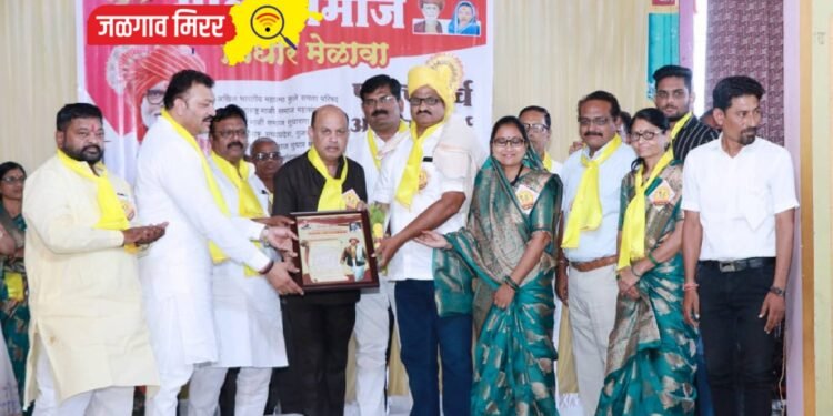 अमळनेरच्या मनोहर महाजन यांना ‘समाज भूषण’ पुरस्कार