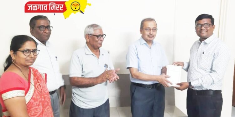 जळगावात महा.अंनिसतर्फे सामाजिक कार्यकर्त्यांचा सन्मान