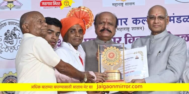 विश्वकर्मा गुणवंत कामगार पुरस्काराने प्रफुल्ल आवारे सन्मानित !