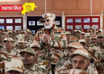 लष्कराच्या जवानांसोबत पंतप्रधान मोदींनी साजरी केली दिवाळी !