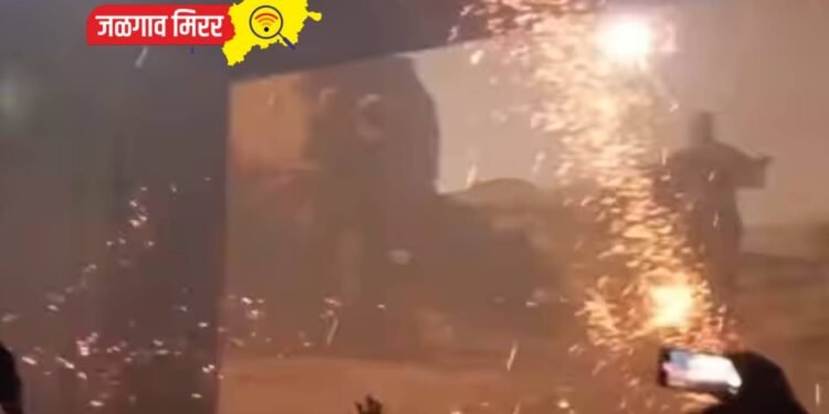 अभिनेता सलमान खानच्या चाहत्यांचा धुडगूस : चित्रपटगृहातच फोडले फटाके