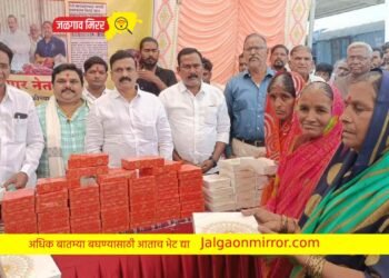 जळगावात हमाल बांधवांची दिवाळी गोड