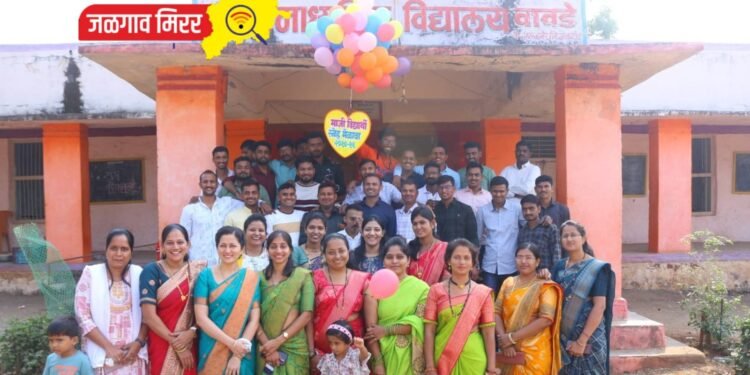 जुन्या आठवणीना माजी विद्यार्थ्यांनी दिला उजाळा !