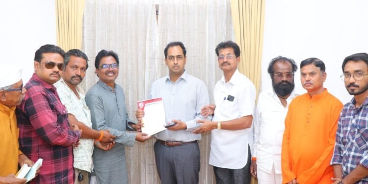 मृत पावलेल्या तमाशा कलावंतास मुख्यमंत्री सहाय्यता निधीतून तात्काळ मदत मिळावी