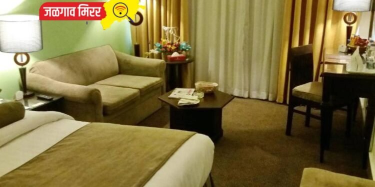 तरुणीला हॉटेल बुकिंग करणे पडले महागात !