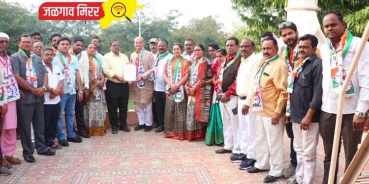 शरद पवार गटाचे दोन खासदार निलंबित : जिल्हाधिकाऱ्यांना निवेदन !