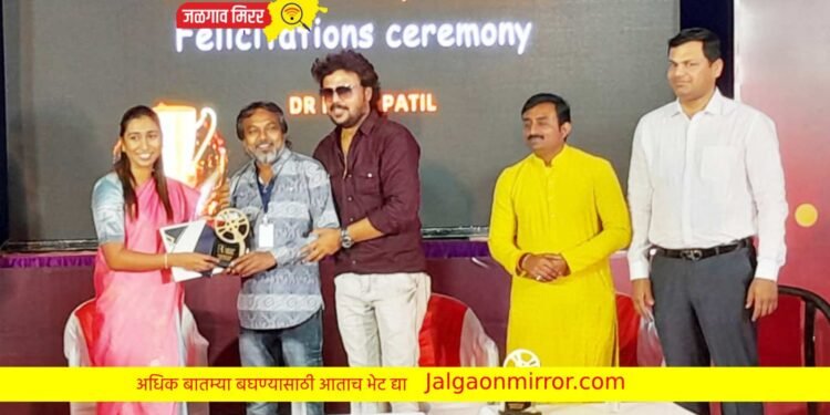 जळगावात खान्देश फिल्मी मिटअपद्वारे ६० कलावंत सन्मानित !