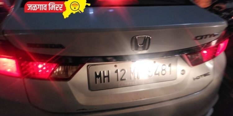 नववर्षापूर्वीच जळगावात मद्यपीचा धिंगाणा : बॅरिकेड्ससह दुचाकी व चारचाकीला दिली धडक !