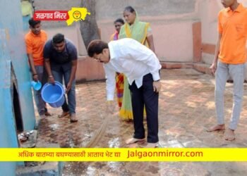 आ.राजुमामा भोळेंनी केली मंदिराची स्वच्छता