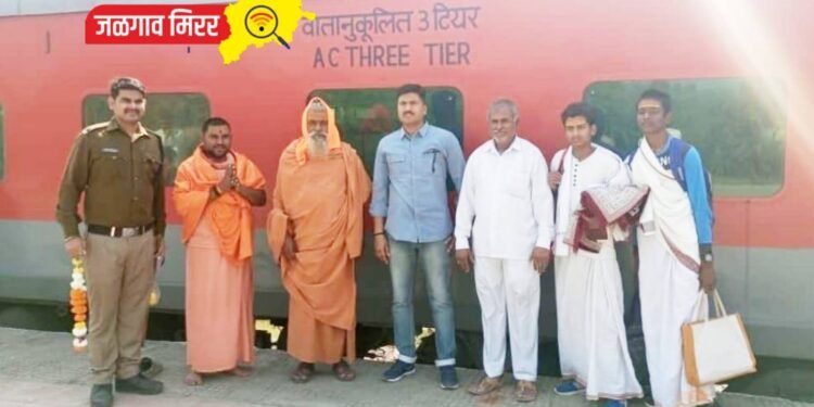 मठाधिपती स्वामी हंसानंद तीर्थ अयोध्येसाठी रवाना