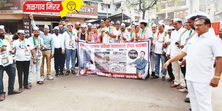 जळगावात राष्ट्रवादीने टाळ ठोकून मनपा प्रशासनाला उठविले !